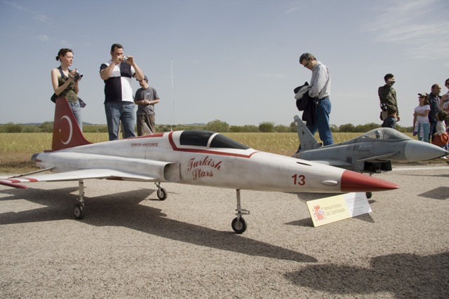 Download EUG001650 (640Wx427H)
